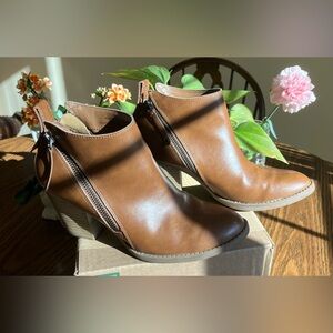 DV Ladies Brown Ankle Boots Size 7 1/2 Pre-Loved